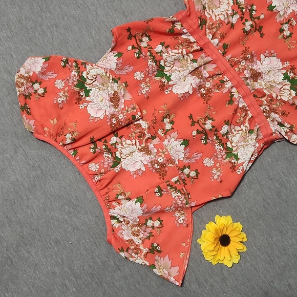 WALTER BAKER Floral Peplum V-Neck Flutter Sleeve Summer Blouse Top Shirt - Picture 4 of 8